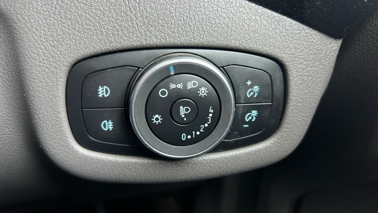 Ford Transit Connect 250 L2 Diesel 1.5 EcoBlue 100ps Limited Van